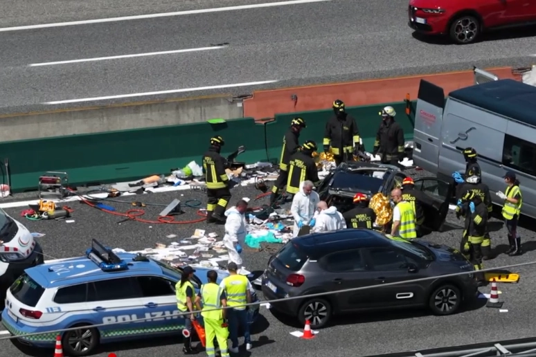 Incidente sull’A4 Milano-Torino: 4 morti e una ferita gravissima (Frame video LocalTeam)