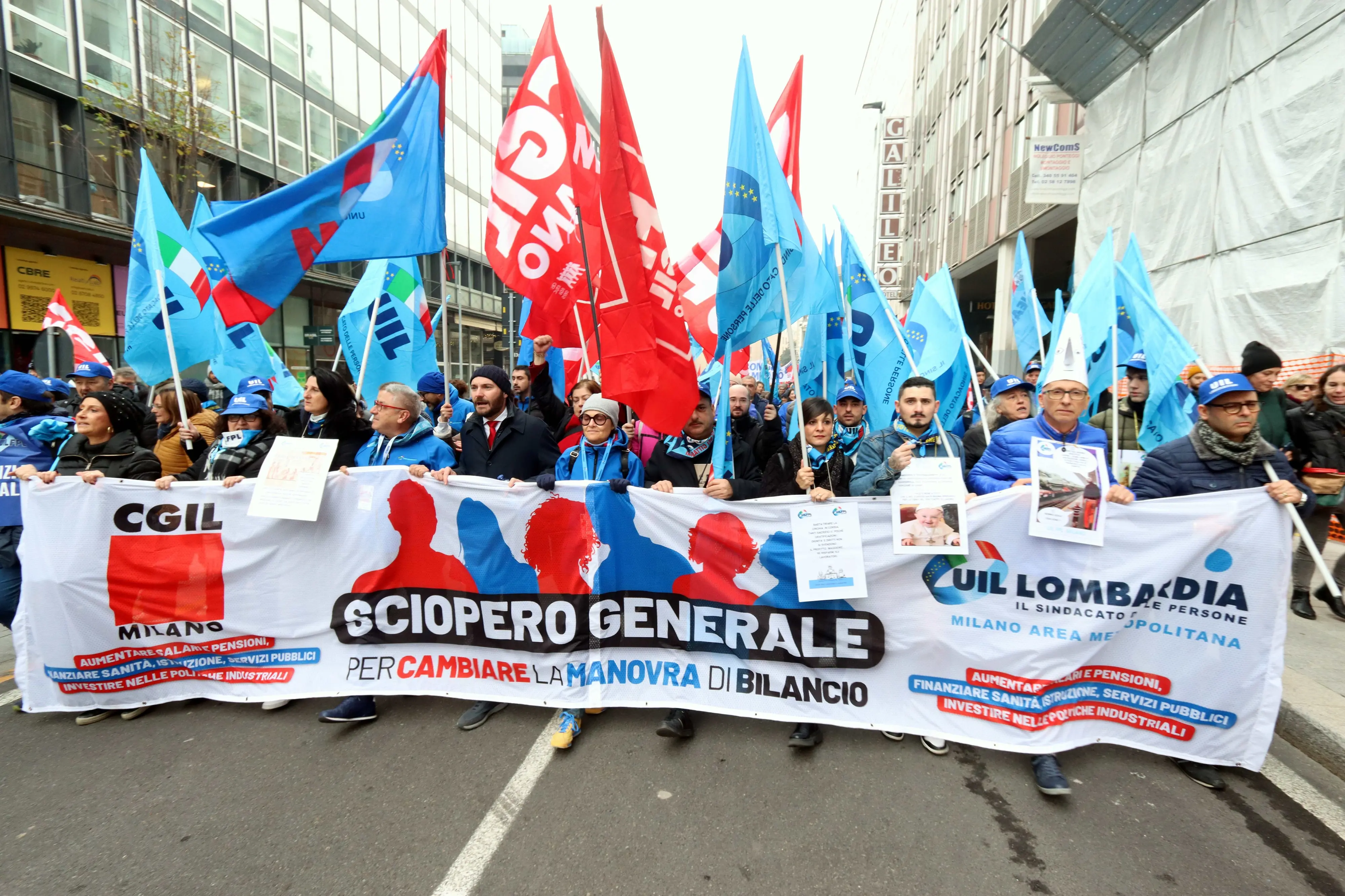 Contratti pirata, lavoratori discriminati e salari bassi: in quali settori sono più diffusi a Milano