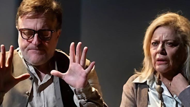 Una scena dello spettacolo che si tiene all’Elfo sino al 12 gennaio Una scena dello spettacolo che si tiene all’Elfo sino al 12 gennaio