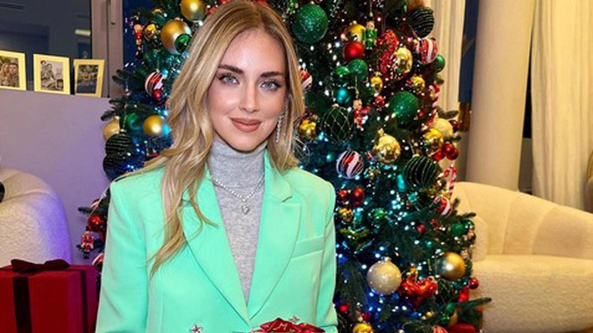 Chiara Ferragni è un’influencer, nata a Cremona nel 1987, durante la promozione del pandoro con la sua griffe finito poi al centro della vicenda