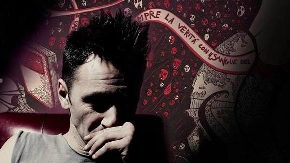 L’ex leader della band punk rock in uno show al Tambourine di Seregno