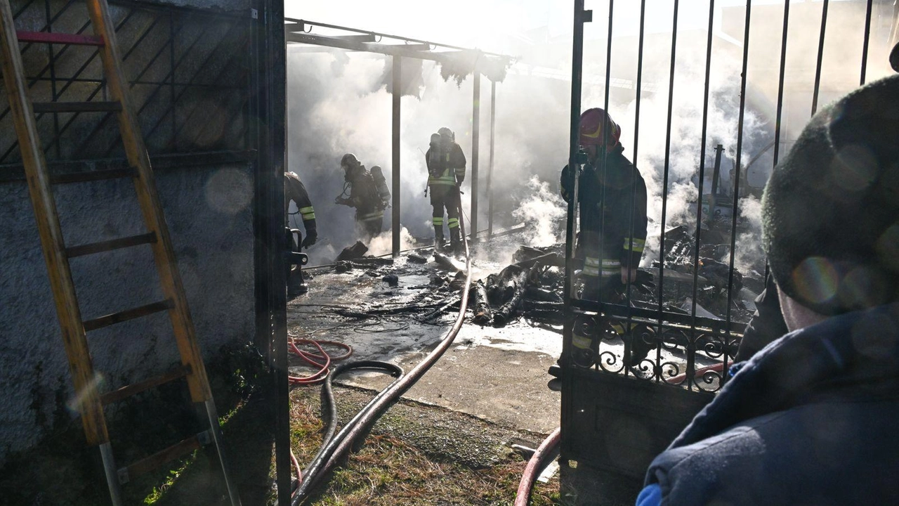 Fumo e fiamme ma fortunatamente nessun ferito in occasione dell’incendio divampato ieri mattina a Vanzaghello e sviluppatosi a partire da... Fumo e fiamme ma fortunatamente nessun ferito in occasione dell’incendio divampato ieri mattina a Vanzaghello e sviluppatosi a partire da...