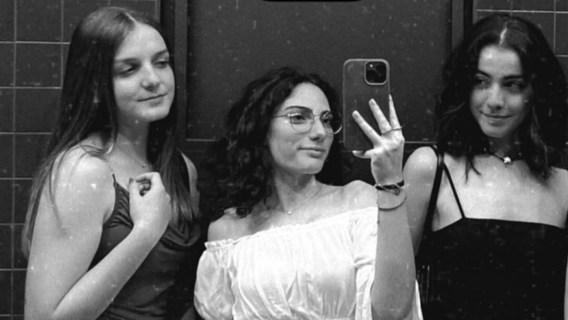 Giorgia, Milena e Chiara. Solo quest'ultima è sopravvissuta al terribile incidente di Brivio