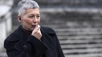 Irene Pivetti rinviata a giudizio per la frode sulle mascherine anti-covid: di cosa è accusata l’ex presidente della Camera