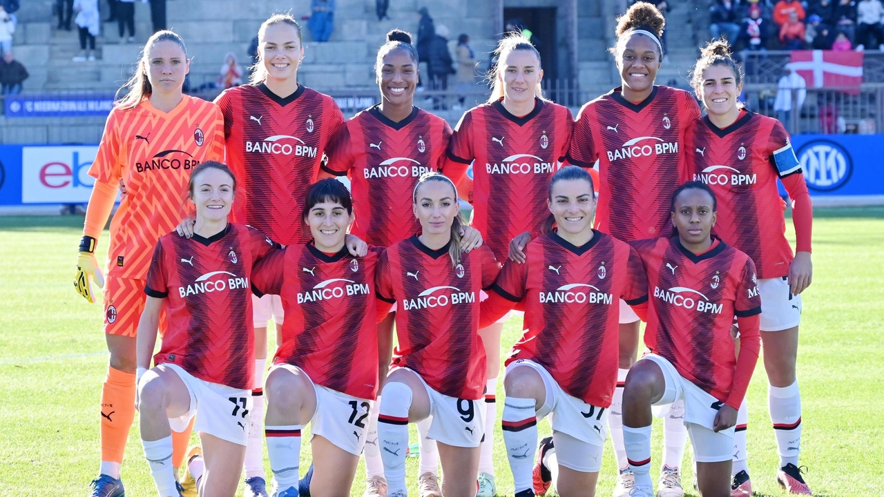 La squadra femminile del Milan schierata per una partita della passata stagione La squadra femminile del Milan schierata per una partita della passata stagione