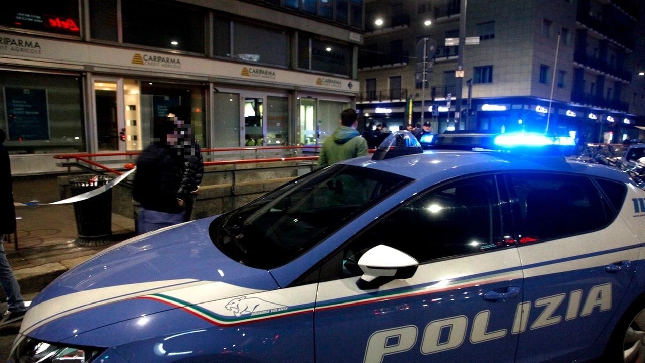 Polizia in zona piazzale Loreto a Milano Polizia in zona piazzale Loreto a Milano