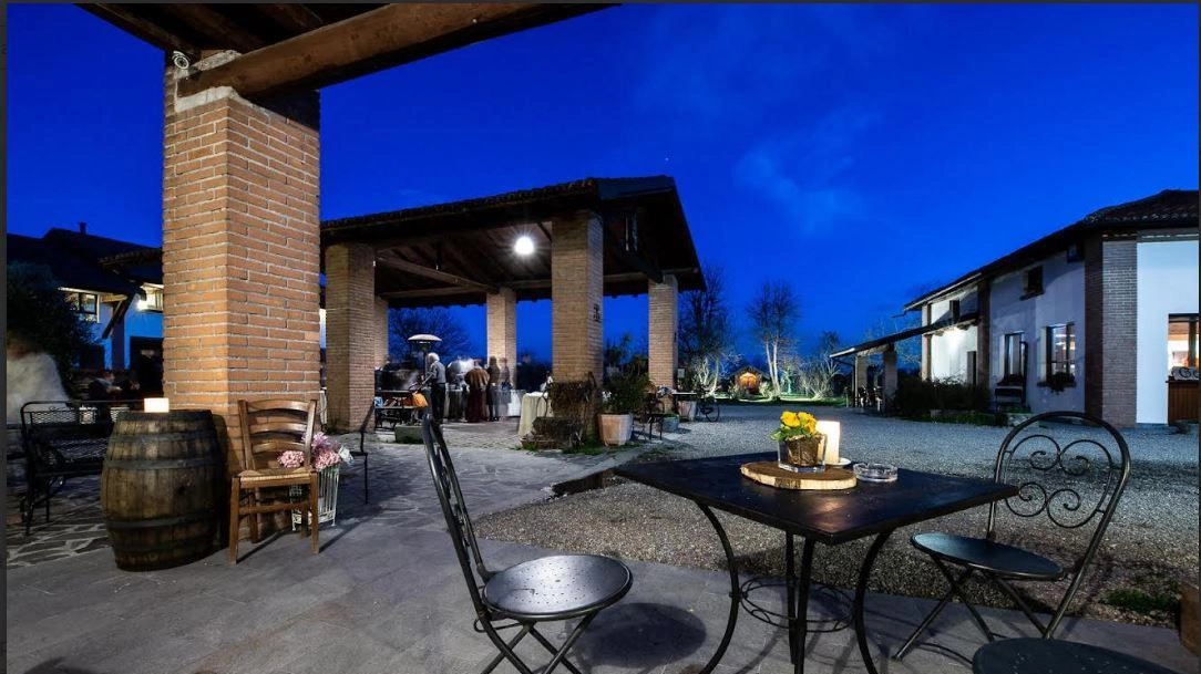 Agriturismo della famiglia Ranzani che richiama ad Albairate numerosi gourmet grazie alle materie prime che arrivano dall’azienda agricola di proprietà.... Agriturismo della famiglia Ranzani che richiama ad Albairate numerosi gourmet grazie alle materie prime che arrivano dall’azienda agricola di proprietà....