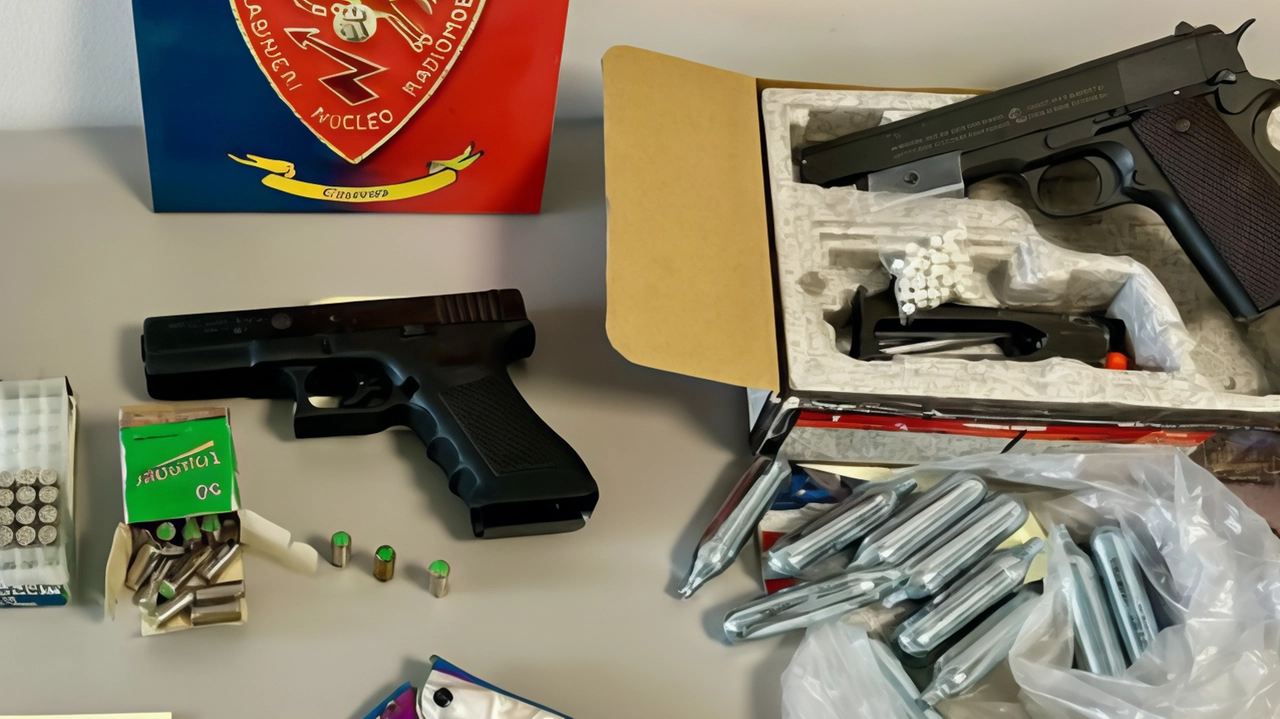La notte tra il 16 e il 17 giugno scorso, una ventina di giovani si erano affrontati in due risse: le armi sequestrate (Foto carabinieri)