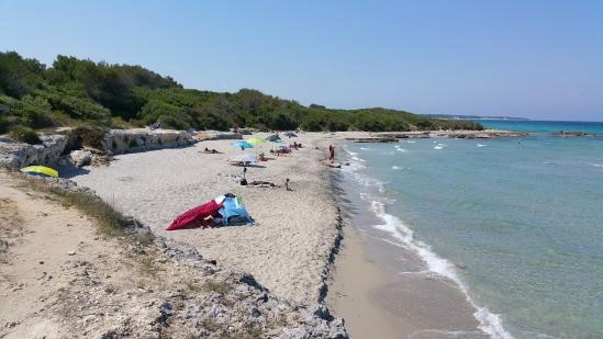 L’aggressione è avvenuta nella celebre spiaggia della Baia dei turchi L’aggressione è avvenuta nella celebre spiaggia della Baia dei turchi