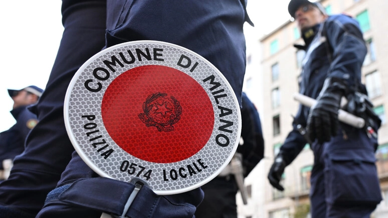Il pregiudicato è stato acciuffato dagli agenti della Polizia locale dopo un inseguimento ad alta velocità