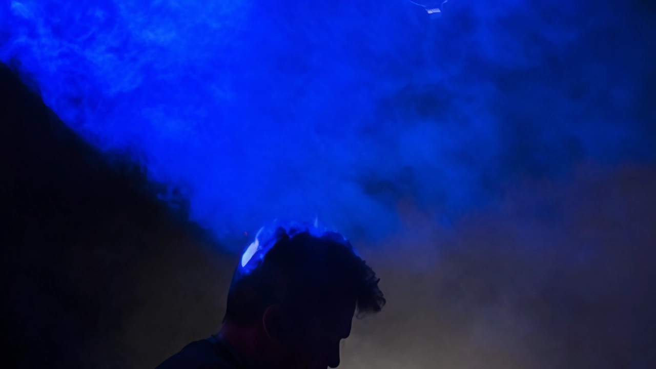 La Notte della Cultura a Brescia si anima con suoni e parole in piazza Mercato. Montoya Dj Set, Phonobeat e Dowdelin si esibiscono in un mix di elettronica, sonorità latine e jazz. Nel Cortile del Broletto, Futebol e musica afrobrasiliana raccontano il legame tra calcio e musica con un "documentario dal vivo". La Notte della Cultura a Brescia si anima con suoni e parole in piazza Mercato. Montoya Dj Set, Phonobeat e Dowdelin si esibiscono in un mix di elettronica, sonorità latine e jazz. Nel Cortile del Broletto, Futebol e musica afrobrasiliana raccontano il legame tra calcio e musica con un "documentario dal vivo".