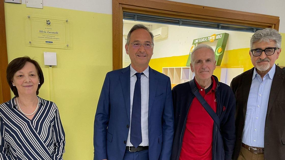 Sempre attento ai suoi alunni. Un’aula dedicata al maestro Sempre attento ai suoi alunni. Un’aula dedicata al maestro