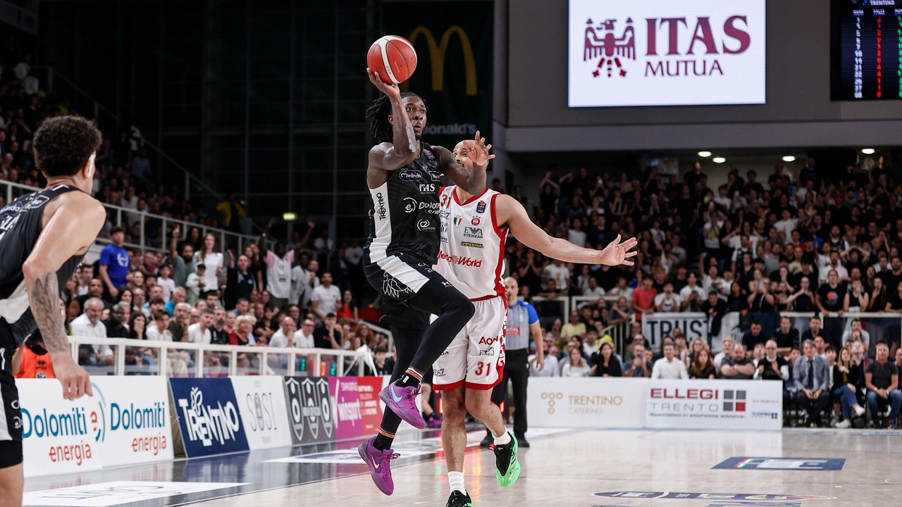 Myles Cale carica il tiro che si rivelerà decisivo Myles Cale carica il tiro che si rivelerà decisivo
