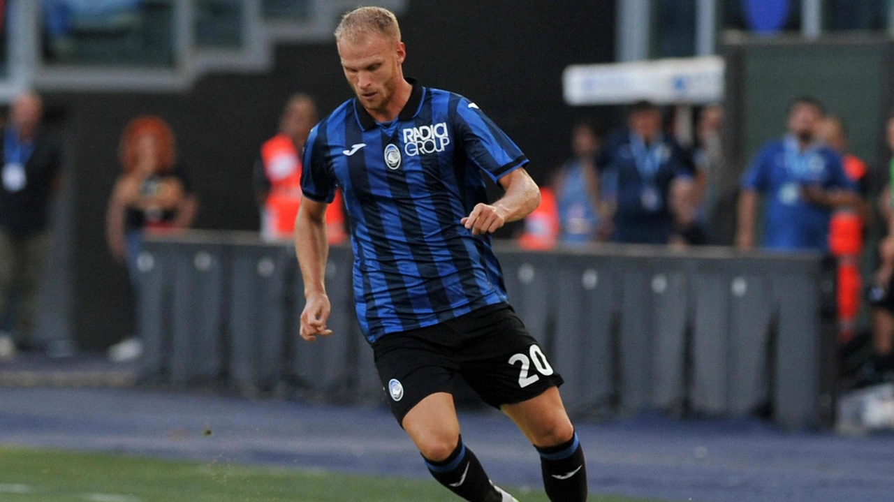 Mitchel Bakker con la maglia dell'Atalanta Mitchel Bakker con la maglia dell'Atalanta