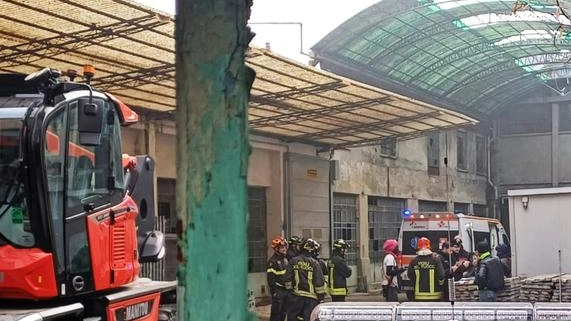 L’area dell’ex Gasfire di via Fiume a Erba dove ieri mattina l’operaio è stato schiacciato L’area dell’ex Gasfire di via Fiume a Erba dove ieri mattina l’operaio è stato schiacciato