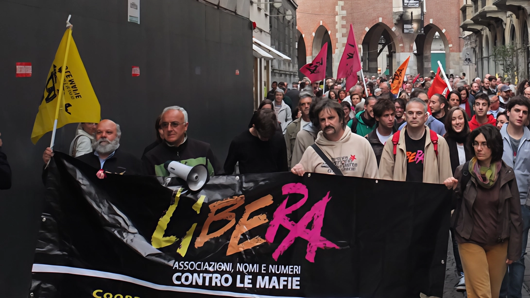 Dagli incontri nelle scuole alla rinascita degli immobili confiscati alla criminalità: l’associazione arruola i giovani e apre un nuovo fronte contro il gioco d’azzardo. Dagli incontri nelle scuole alla rinascita degli immobili confiscati alla criminalità: l’associazione arruola i giovani e apre un nuovo fronte contro il gioco d’azzardo.