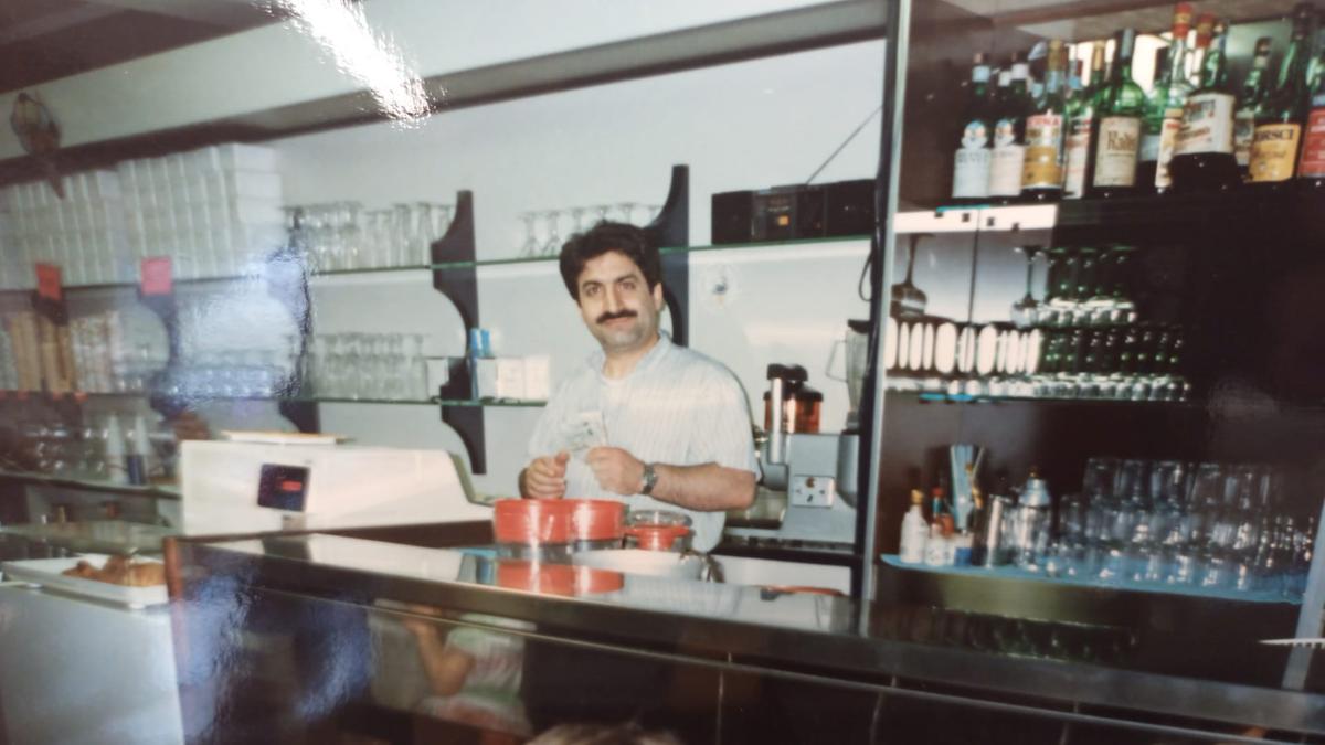 Dal Sud a Busto Arsizio, da garzone a titolare: la storia dell’uomo che ha salvato la gelateria “Ciuen” Dal Sud a Busto Arsizio, da garzone a titolare: la storia dell’uomo che ha salvato la gelateria “Ciuen”