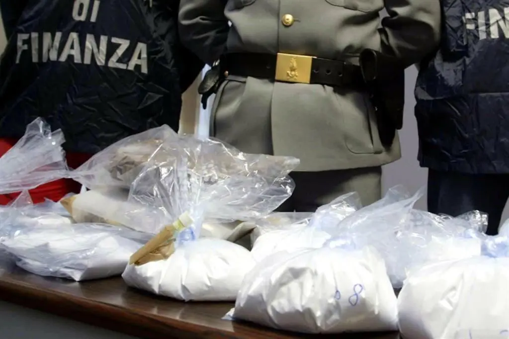 Varese, traffico internazionale di droga: 9 arresti e 115 kg di cocaina sequestrati in arrivo dal Perù