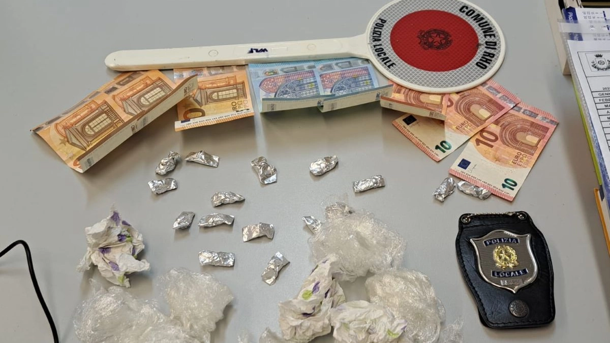 Soldi e droga sequestrati dalla polizia locale di Rho Soldi e droga sequestrati dalla polizia locale di Rho