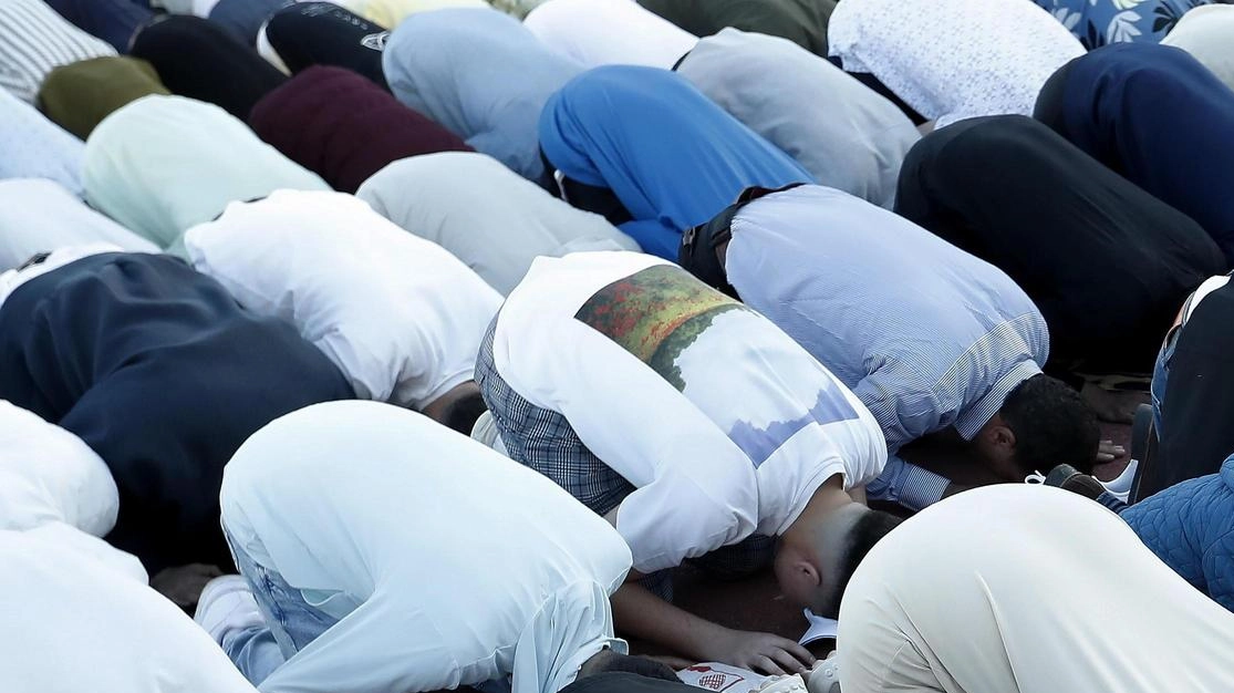 Musulmani riuniti per la fine del Ramadan