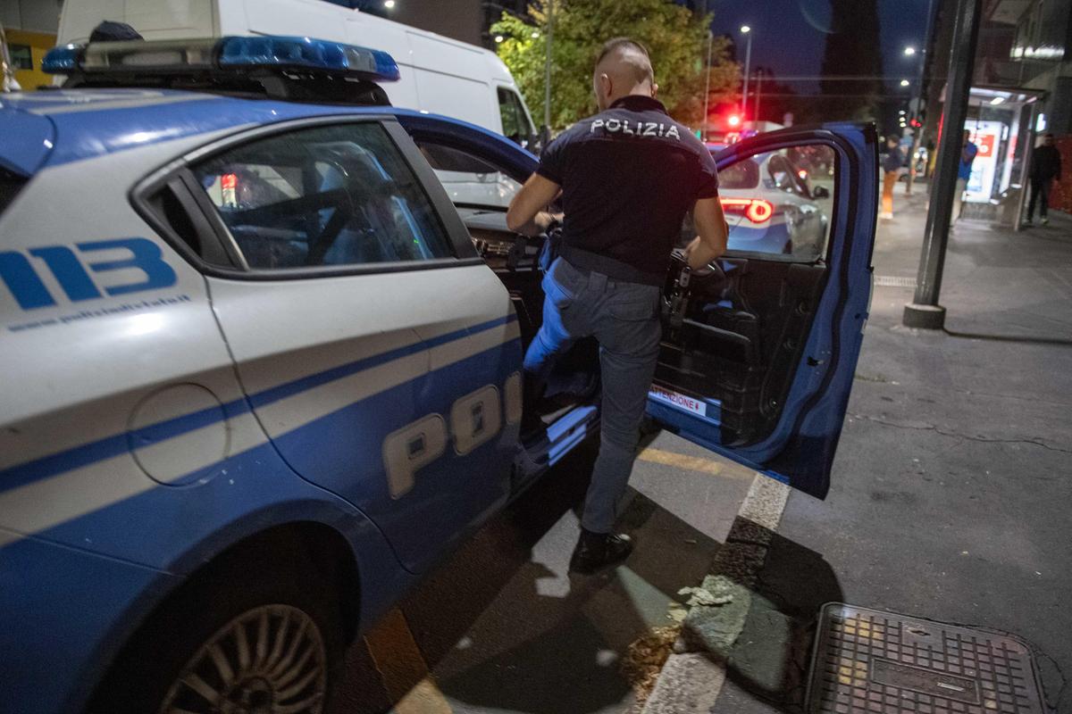 San Siro, giovane accoltellato alla schiena: caccia agli aggressori