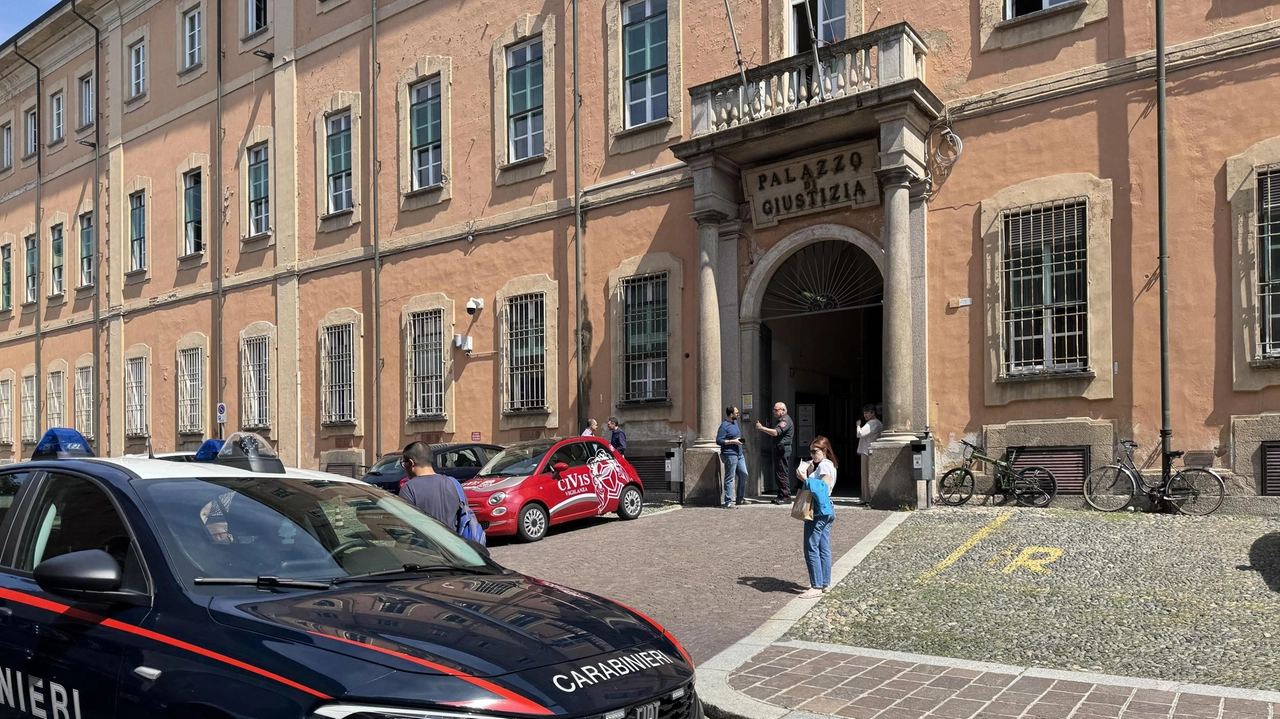 Antonello Galiani, 48 anni, coordinatore provinciale di Forza Italia, è indagato dalla Procura di Pavia con l’ipotesi di reato di... Antonello Galiani, 48 anni, coordinatore provinciale di Forza Italia, è indagato dalla Procura di Pavia con l’ipotesi di reato di...