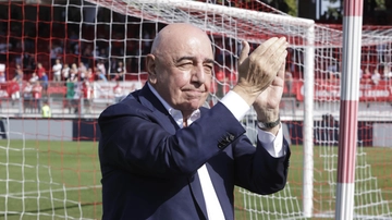 Milan: “Buon compleanno Adriano Galliani”. E i tifosi si scatenano: “Torna con noi”