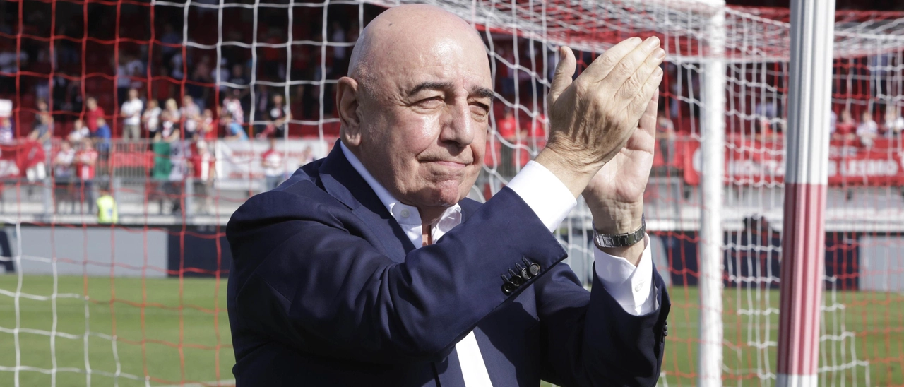 Milan: “Buon compleanno Adriano Galliani”. E i tifosi si scatenano: “Torna con noi”