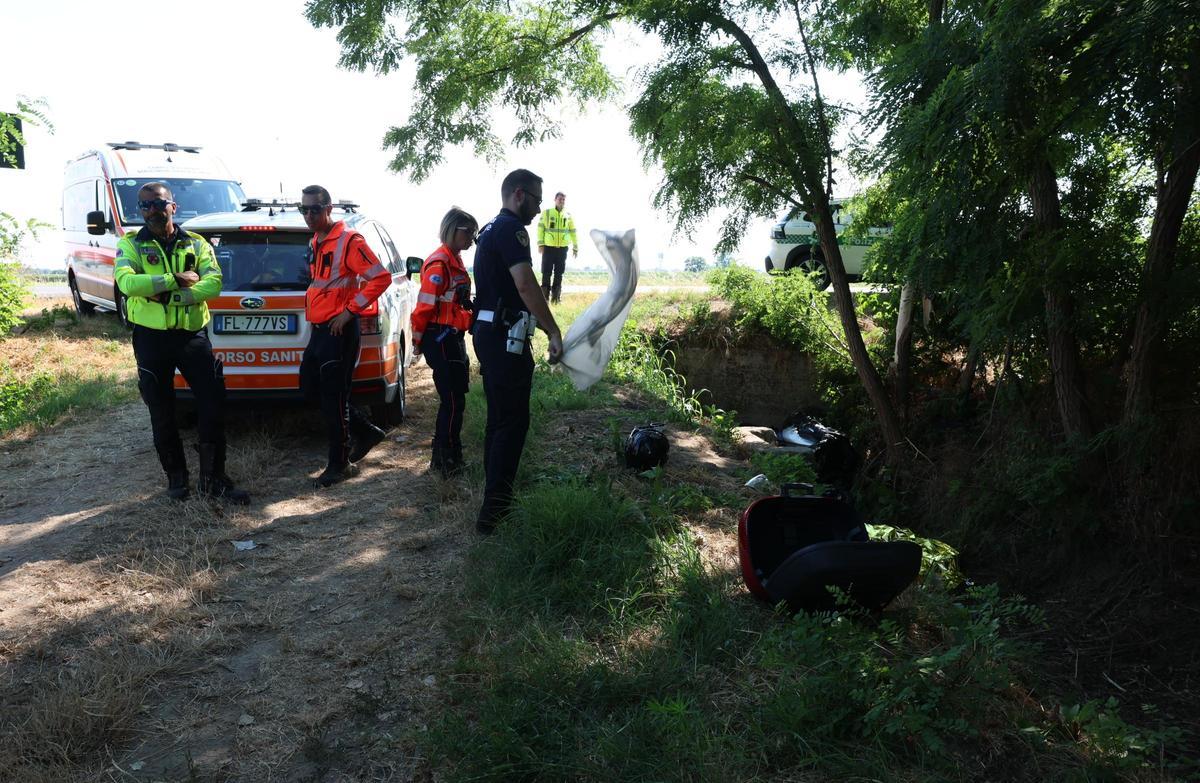 Schianto dopo un sorpasso. Muore contro un albero Schianto dopo un sorpasso. Muore contro un albero