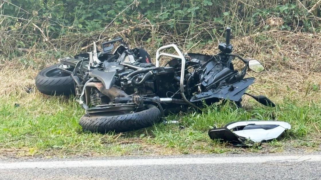 Bergamo, schianto in moto: muore 46enne bresciano, gravemente ferita la moglie Bergamo, schianto in moto: muore 46enne bresciano, gravemente ferita la moglie