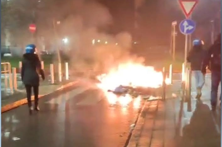 MILANO. FSP POLIZIA: NESSUNA PROTESTA, STANOTTE UNA GUERRIGLIA ORGANIZZATA /FOTO(FOTO 1 di 1)