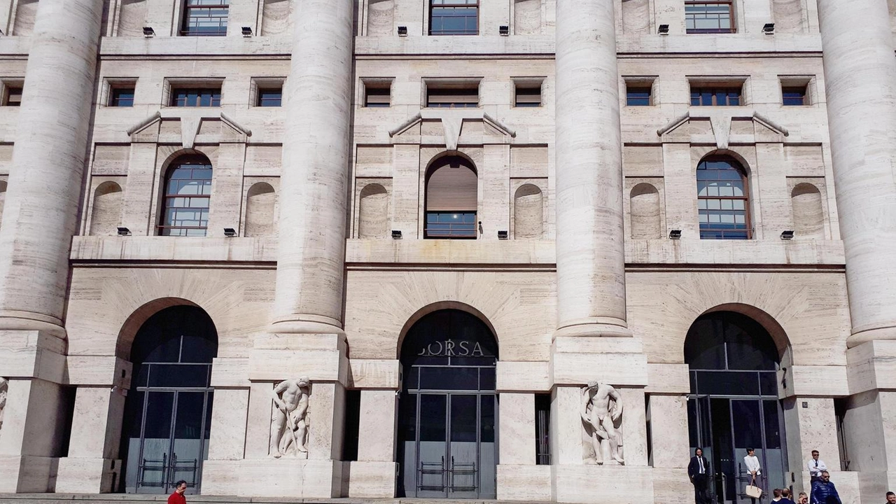 Tra i peggiori Moncler, Tim e Banco Bpm
