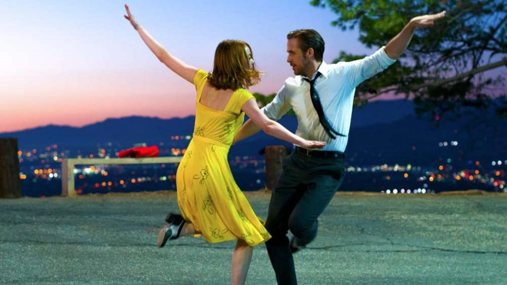 'La La Land', l'intensa e burrascosa storia d'amore tra un'attrice e un musicista che si sono appena trasferiti a Los Angeles in cerca di fortuna. Vincitore di 7 premi Oscar