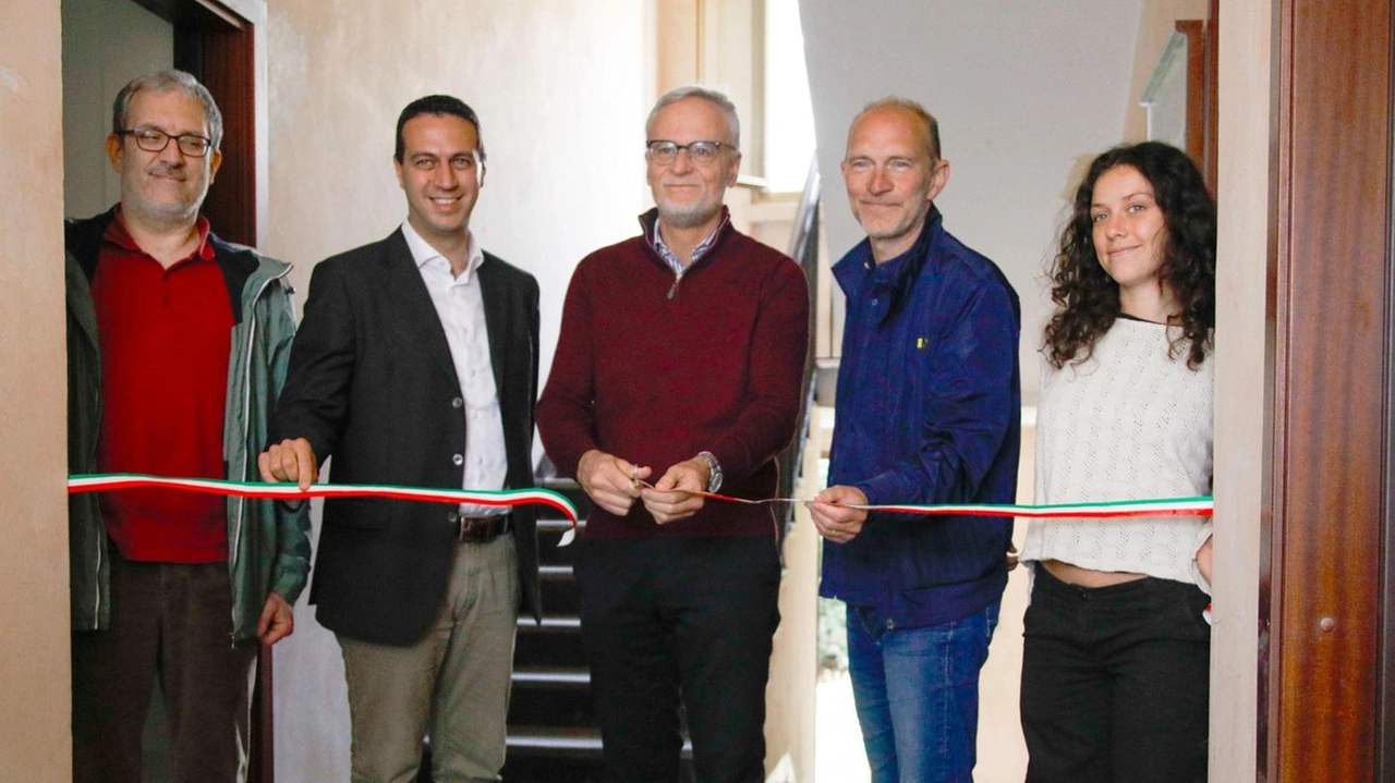 Housing sociale in via Torino Da sinistra Marco Ulivi il sindaco Andrea Orlandi Paolo Oltolina e Paolo Bianchi