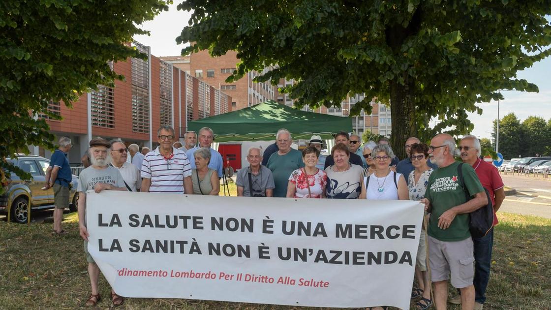 Liste d’attesa per esami e visite. A Vizzolo il presidio di protesta: "Viene violato il diritto alla salute" Liste d’attesa per esami e visite. A Vizzolo il presidio di protesta: "Viene violato il diritto alla salute"