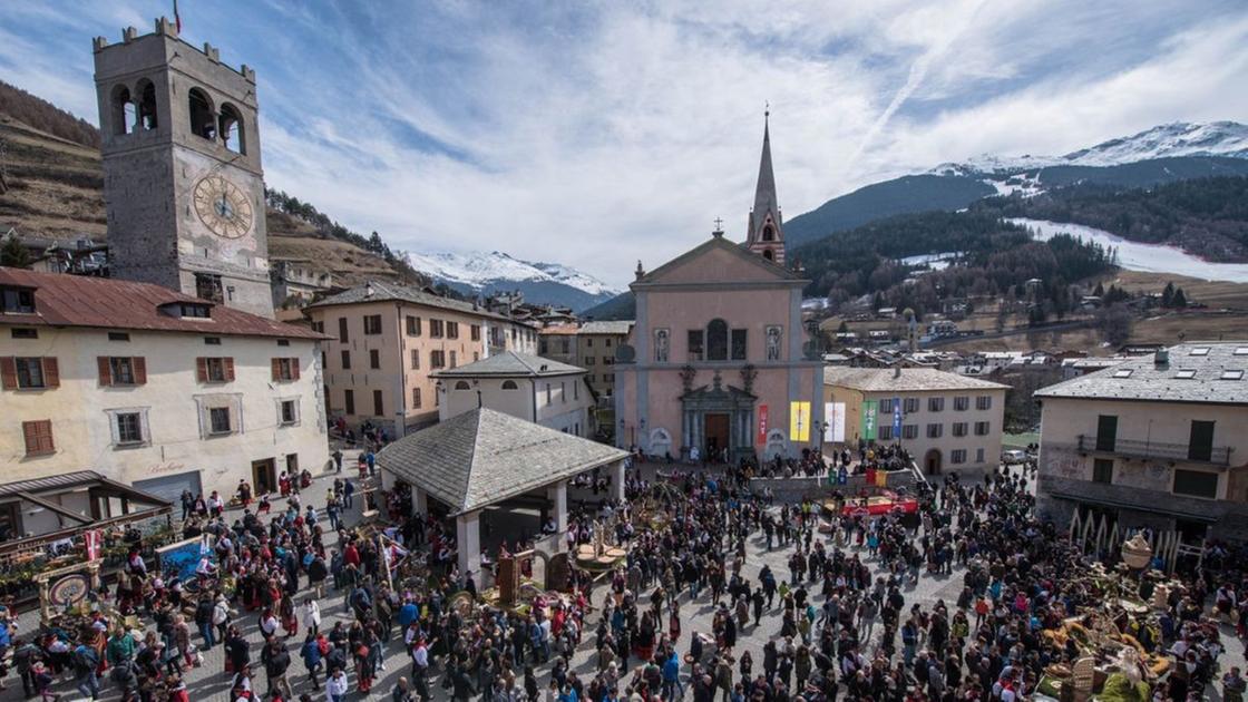 Bormio celebra la Pasqua tra tradizione e rinascita: i Pasquali e il Giardino del Tempo