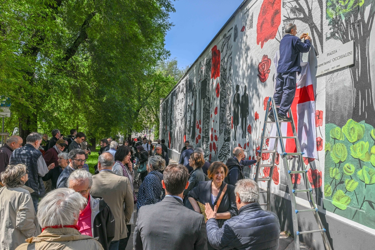 Il taglio del nastro a mezzogiorno di oggi 23 aprile alla vigilia della festa della Liberazione