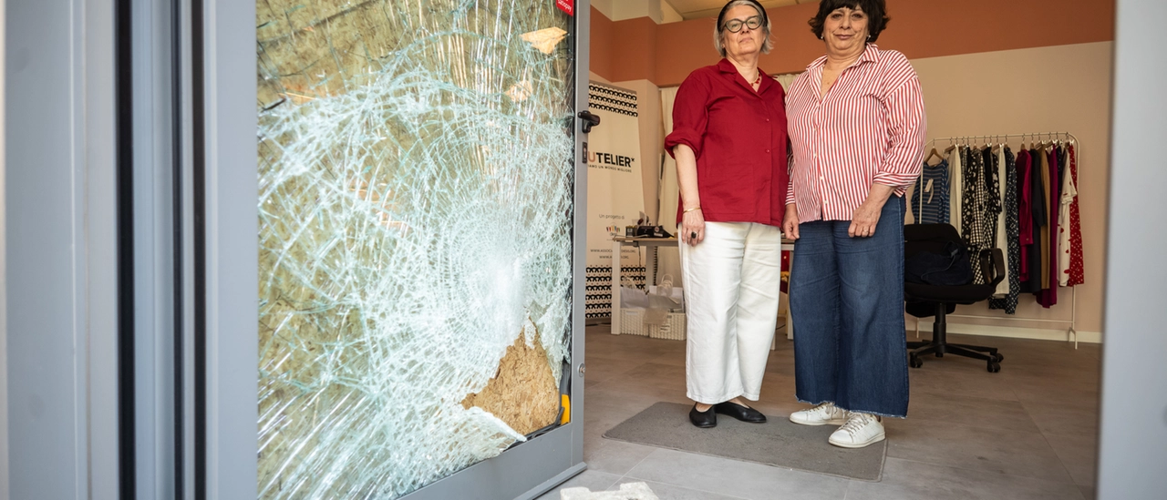 Spaccata da “Autelier”, la boutique dell’inclusione: “Un danno che fa male”. Ma il quartiere reagisce