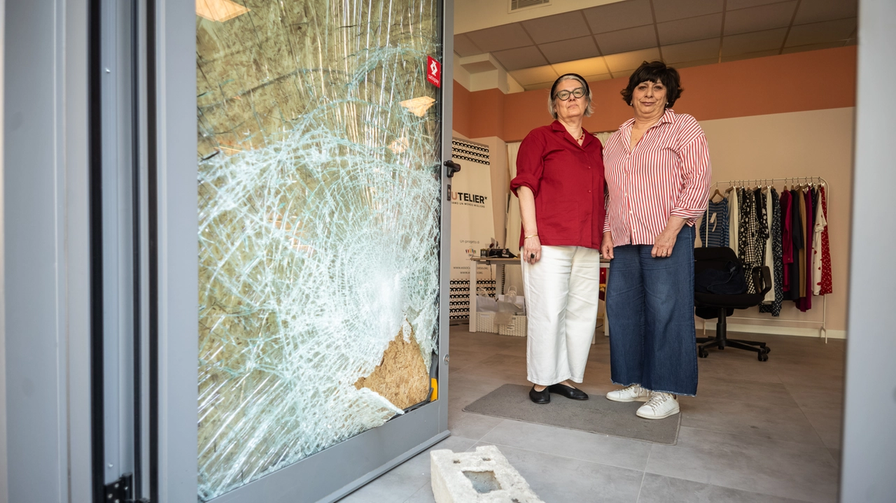 Spaccata da “Autelier”, la boutique dell’inclusione: “Un danno che fa male”. Ma il quartiere reagisce