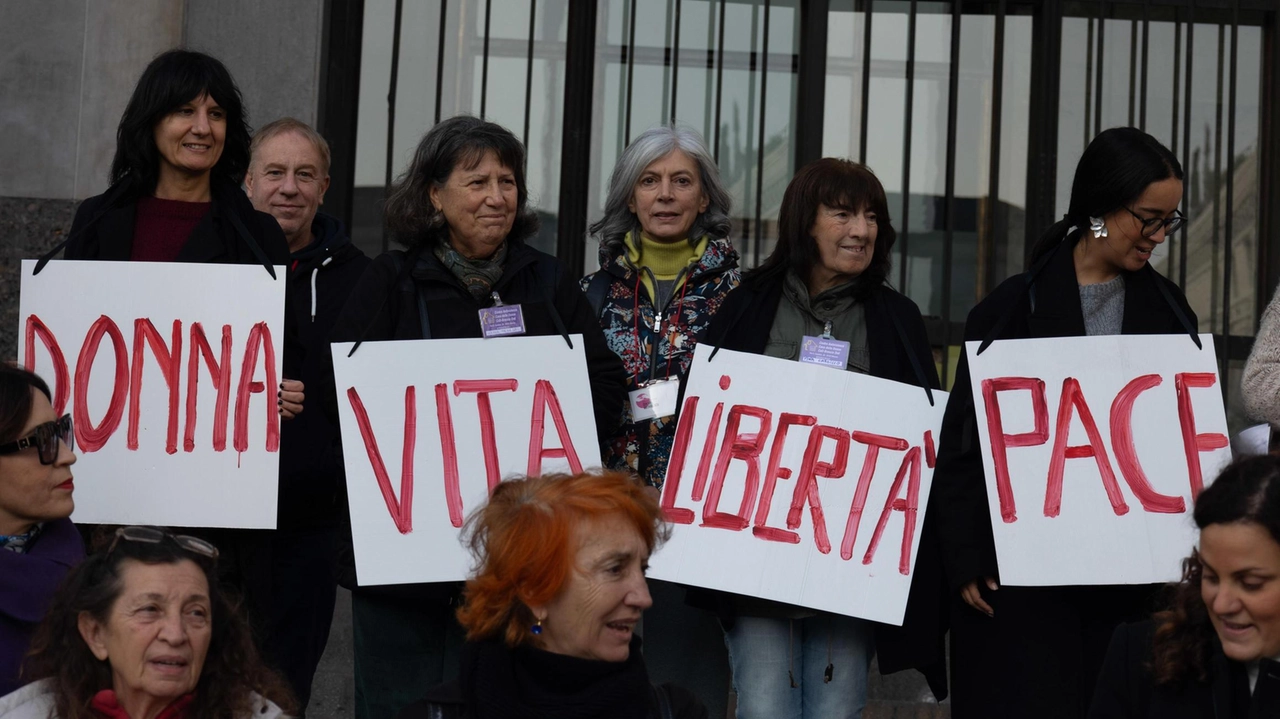 Quattro sodalizi hanno manifestato a Brescia contro il rischio che le strutture siano depotenziate dall’intesa Stato-Regioni. Quattro sodalizi hanno manifestato a Brescia contro il rischio che le strutture siano depotenziate dall’intesa Stato-Regioni.