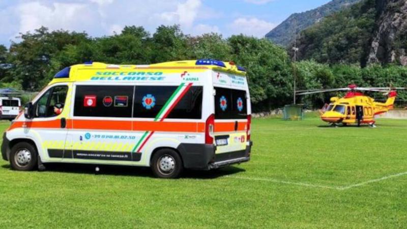 Barzio, si accascia per strada in arresto cardiaco: 67enne salvato grazie a un defibrillatore automatico Barzio, si accascia per strada in arresto cardiaco: 67enne salvato grazie a un defibrillatore automatico