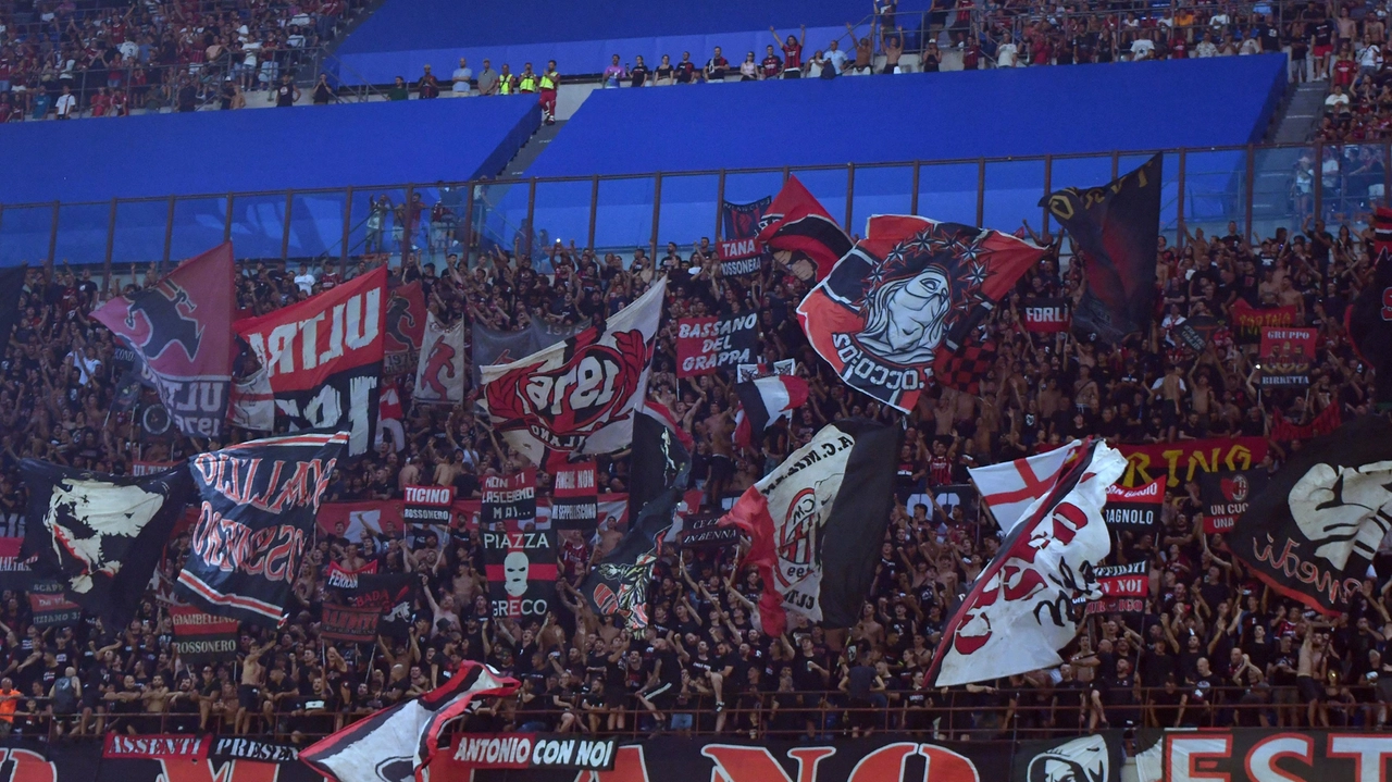 La Curva Sud del Milan a San Siro La Curva Sud del Milan a San Siro