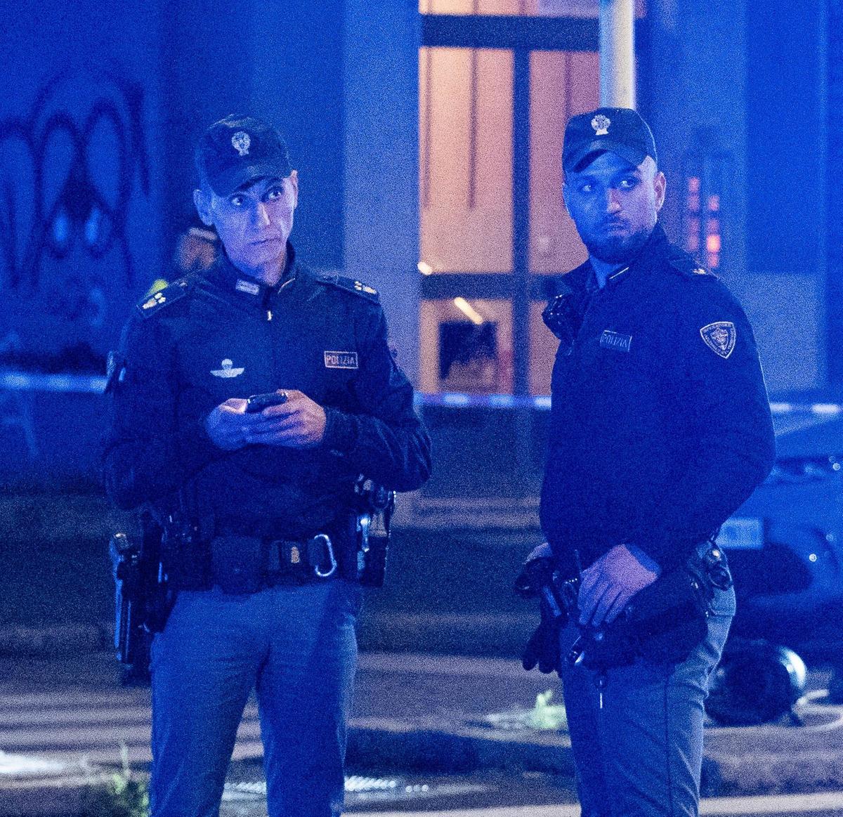Doppio blitz dei predoni di collanine. Quattro arresti tra Loreto e Moscova Doppio blitz dei predoni di collanine. Quattro arresti tra Loreto e Moscova