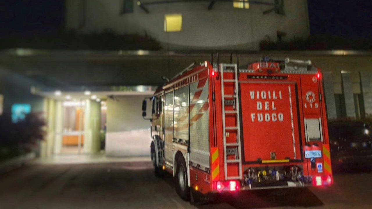 Lecco, portiere-eroe sente la deflagrazione e dà l’allarme: sfollati tutti i clienti dell'hotel San Martino