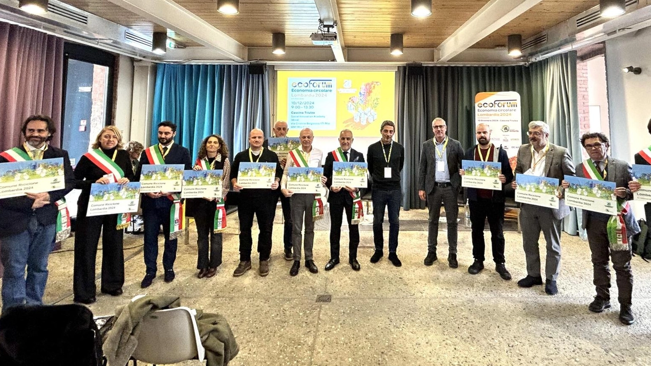 "Ecuosacco ha compiuto 10 anni e si conferma carta vincente: la differenziata arriva al 90%" "Ecuosacco ha compiuto 10 anni e si conferma carta vincente: la differenziata arriva al 90%"