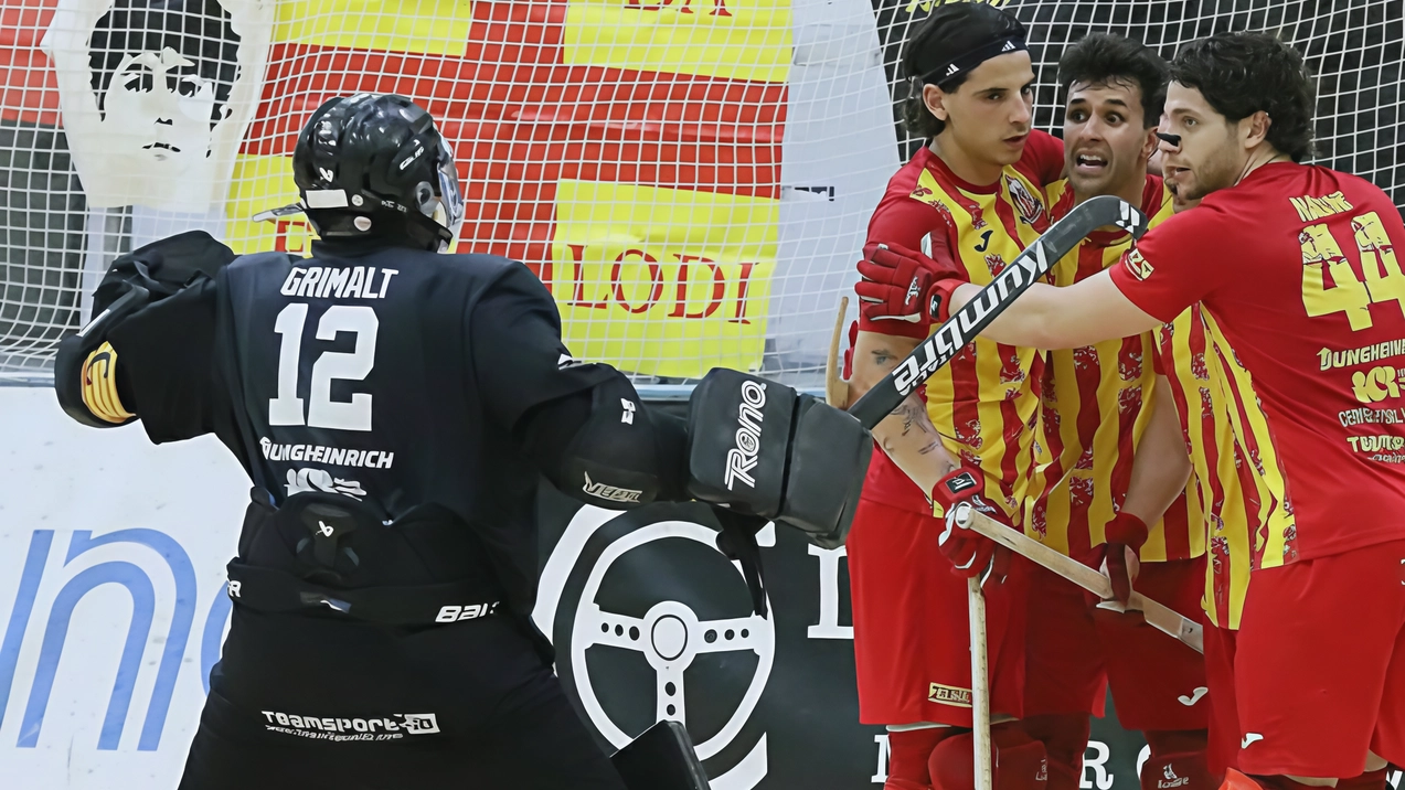 L'Amatori Lodi supera 4-2 Forte dei Marmi in gara-2 della semifinale Serie A1, avvicinandosi alla finale scudetto. L'Amatori Lodi supera 4-2 Forte dei Marmi in gara-2 della semifinale Serie A1, avvicinandosi alla finale scudetto.