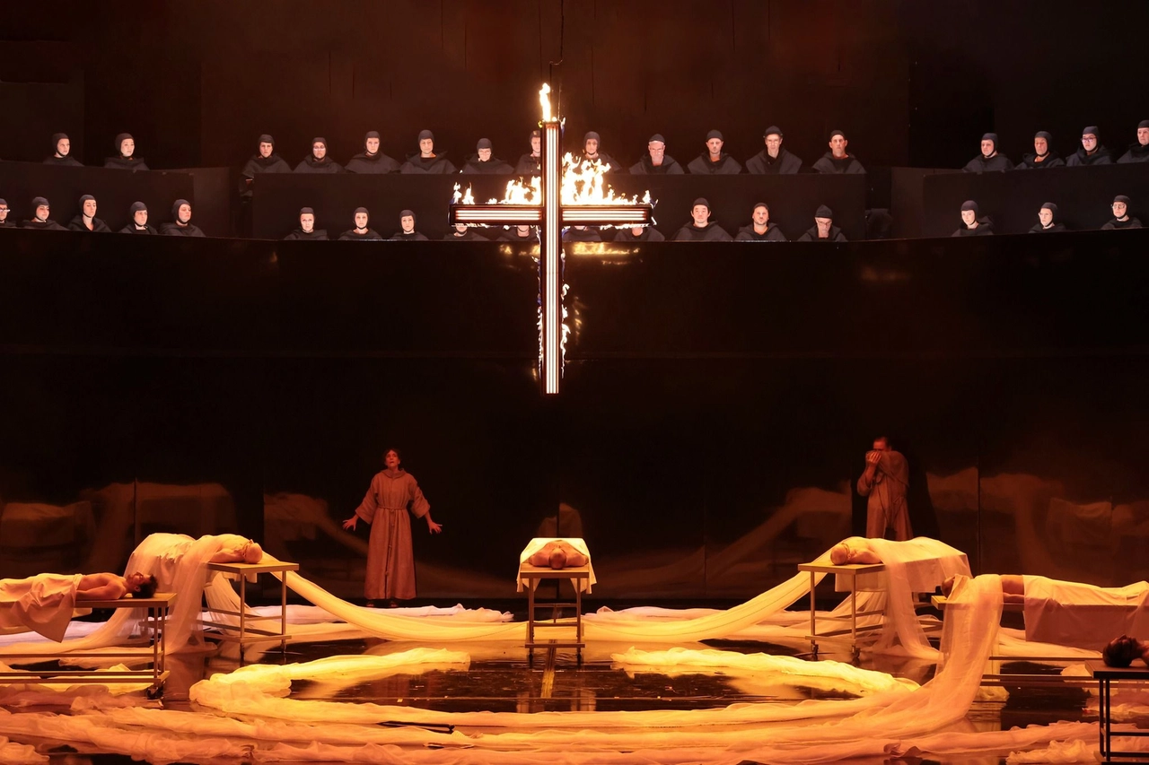 Il Nome della rosa, la nuova opera di Francesco Filidei diretta da Ingo Metzmacher per la regia di Damiano Michieletto