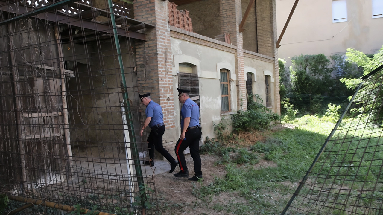 Il casolare abbandonato di Macherio dove Geraldine è stata strangolata a mani nude dall’ex compagno