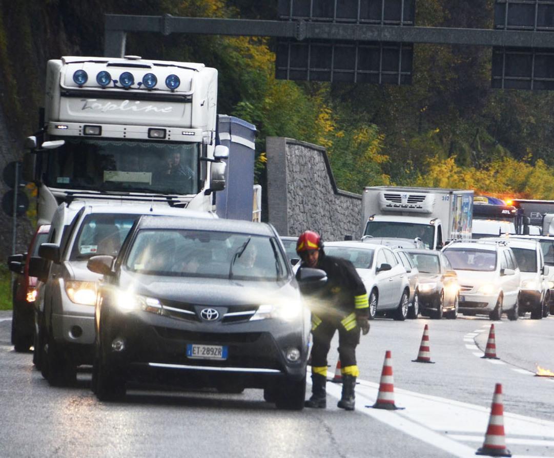 Vacanzieri sulla Statale 36. Non più soltanto pendolari. Boom di auto nei weekend