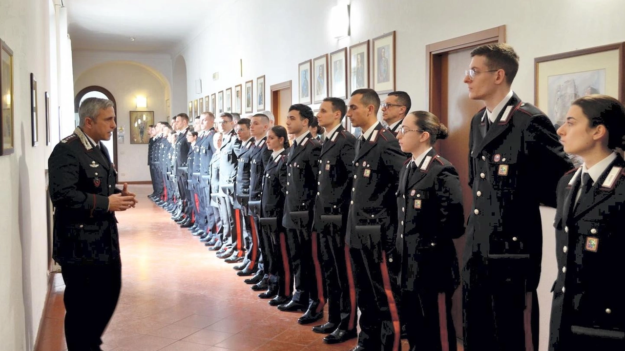 Un momento del discorso di benvenuto ai giovani carabinieri da parte del colonnello Marco Iseglio